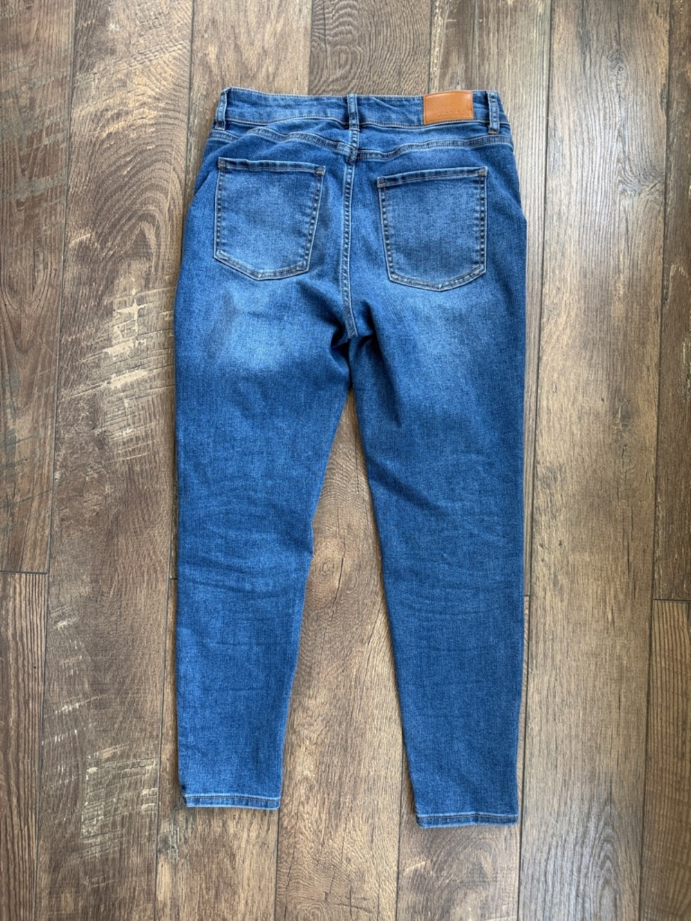 Tahari Soho Ankle Jeans Size 8 - Picture 2 of 5